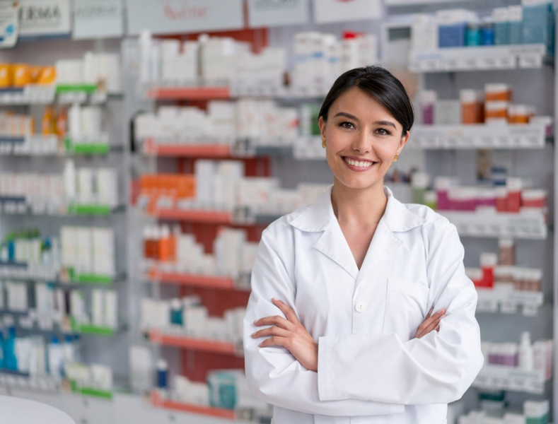 pharmacist-working-at-the-drugstore-picture-id611893544